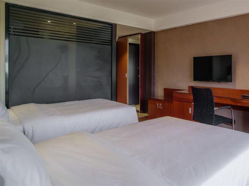 Sentrim 680 Hotel Nairobi Bagian luar foto
