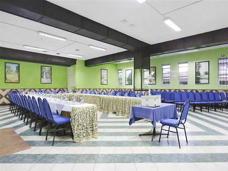 Sentrim 680 Hotel Nairobi Bagian luar foto