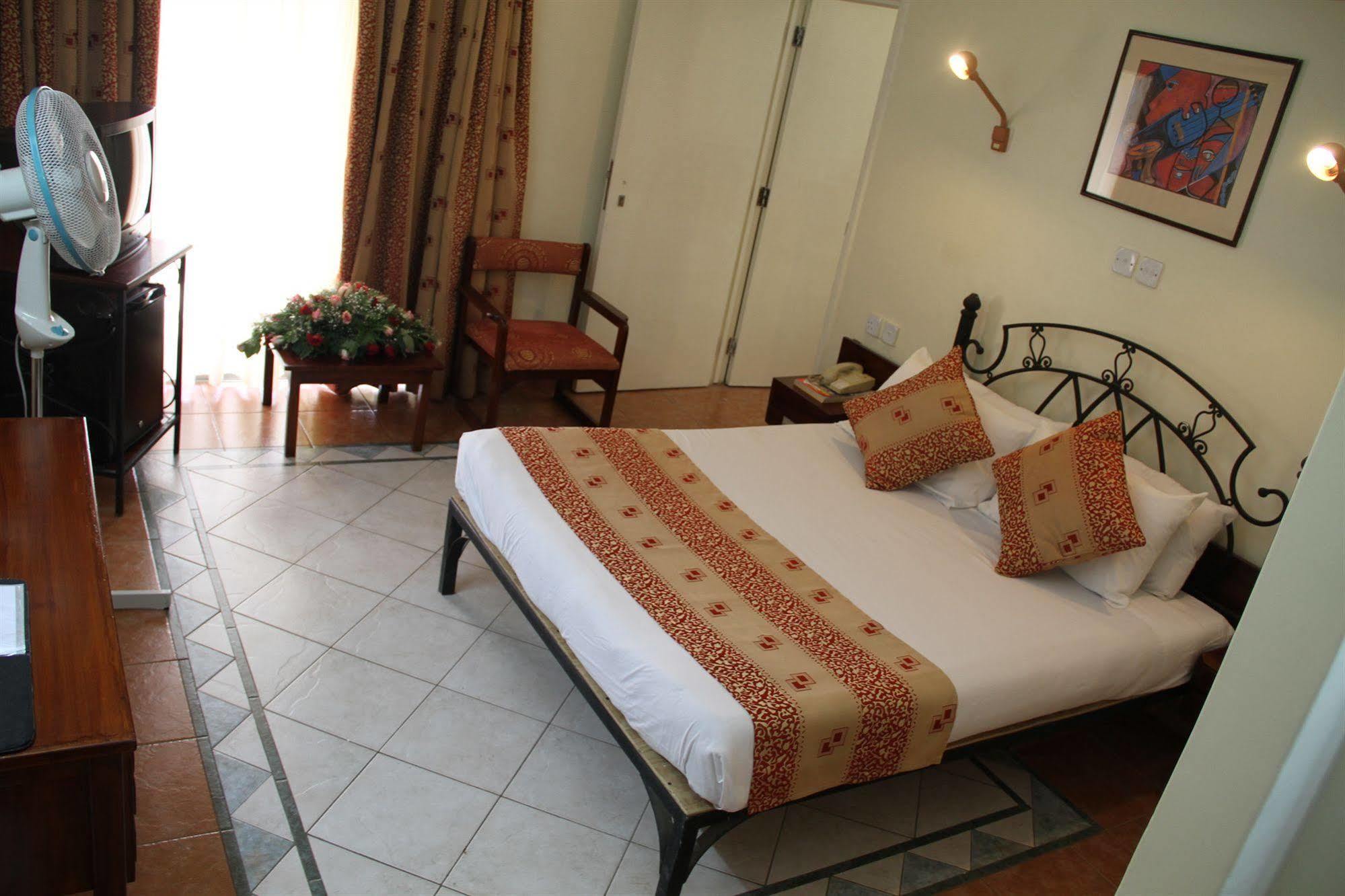 Sentrim 680 Hotel Nairobi Bagian luar foto