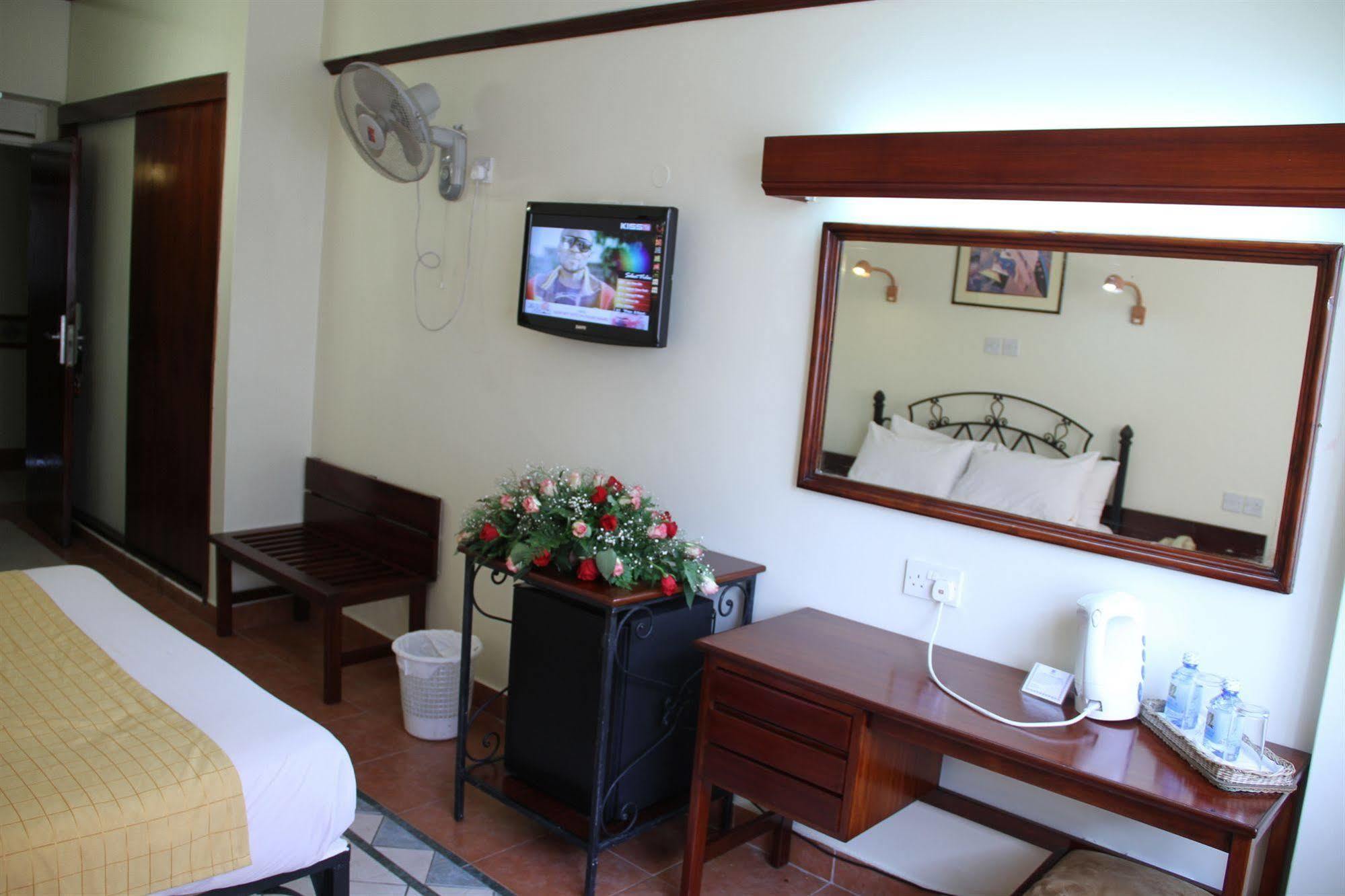 Sentrim 680 Hotel Nairobi Bagian luar foto