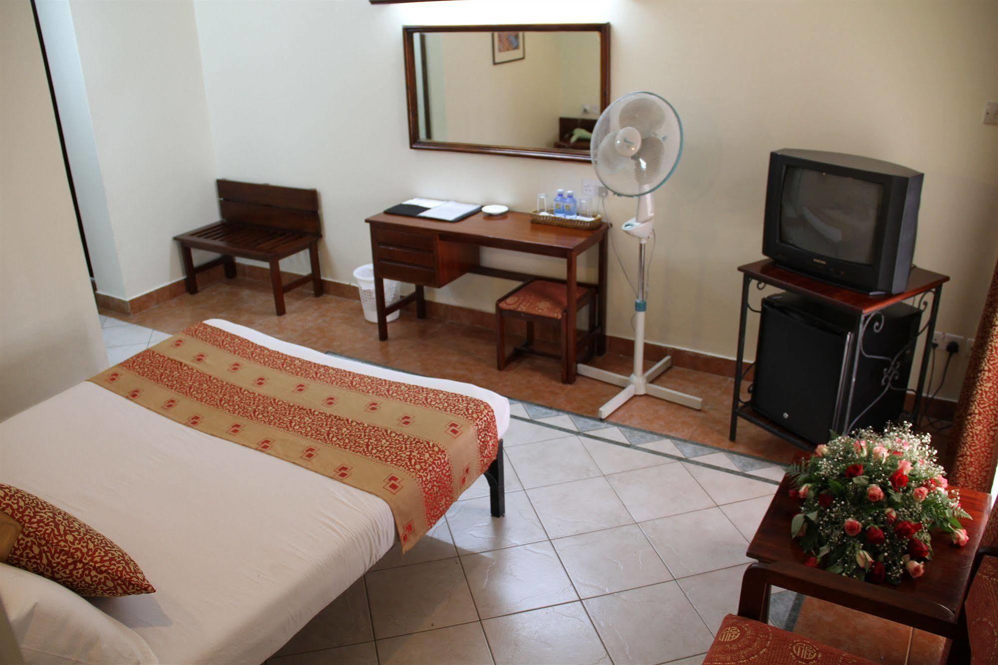 Sentrim 680 Hotel Nairobi Bagian luar foto