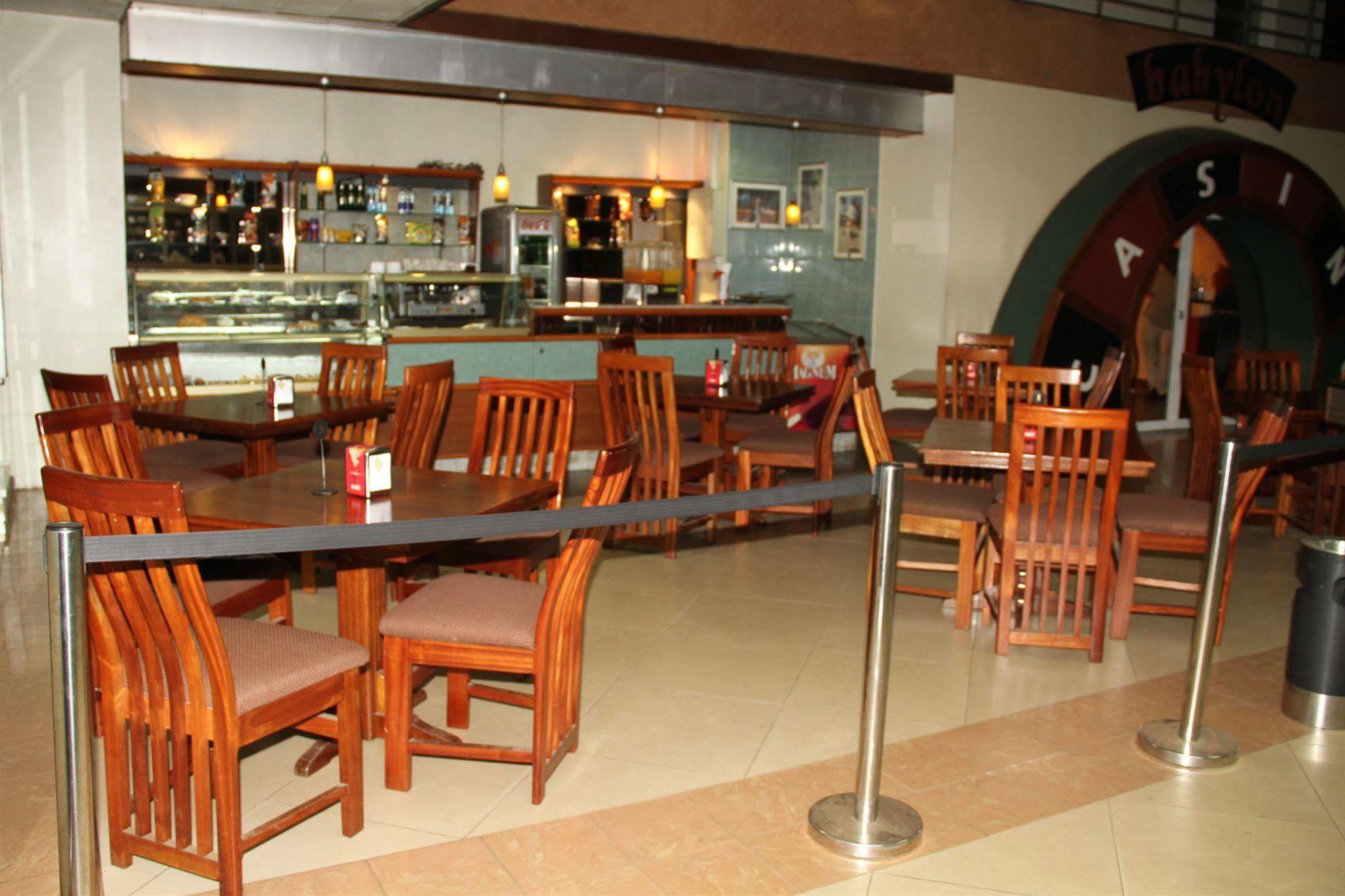 Sentrim 680 Hotel Nairobi Bagian luar foto