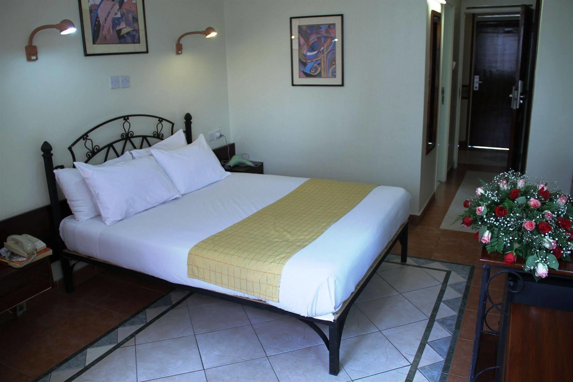 Sentrim 680 Hotel Nairobi Bagian luar foto