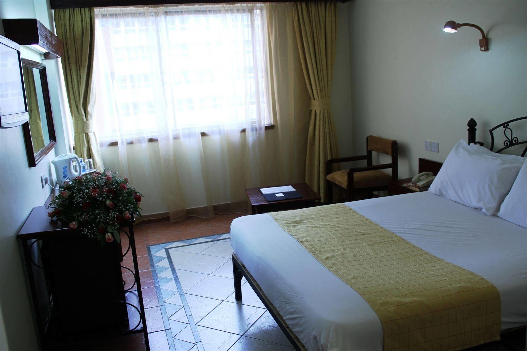 Sentrim 680 Hotel Nairobi Bagian luar foto